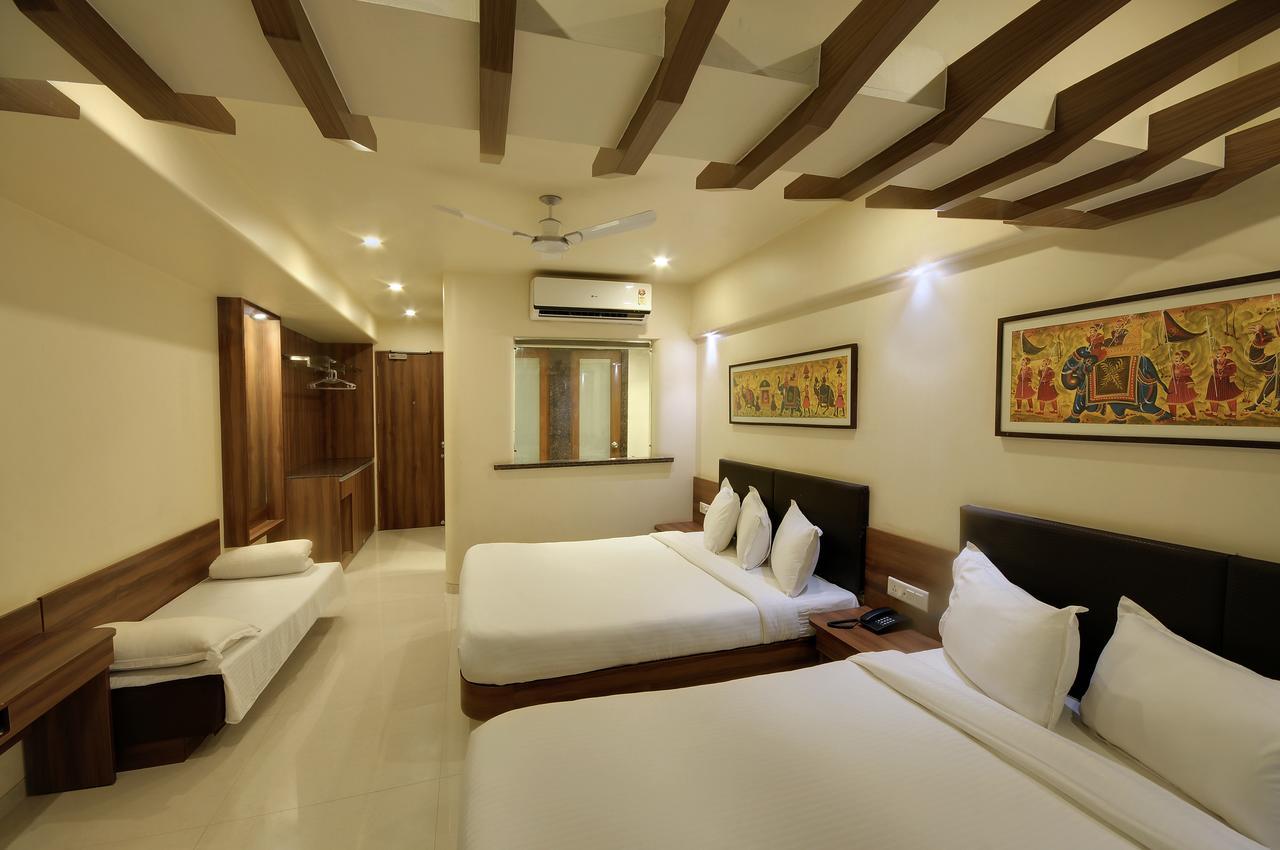 Shreeji Vatika Hotel Surat Buitenkant foto