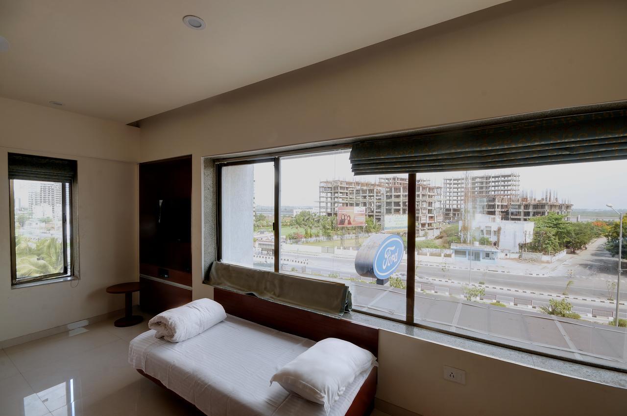 Shreeji Vatika Hotel Surat Buitenkant foto
