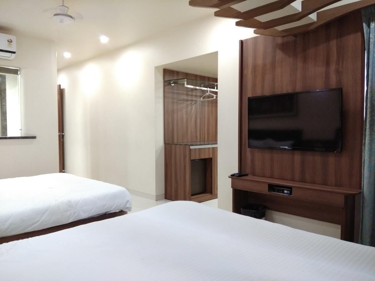 Shreeji Vatika Hotel Surat Buitenkant foto