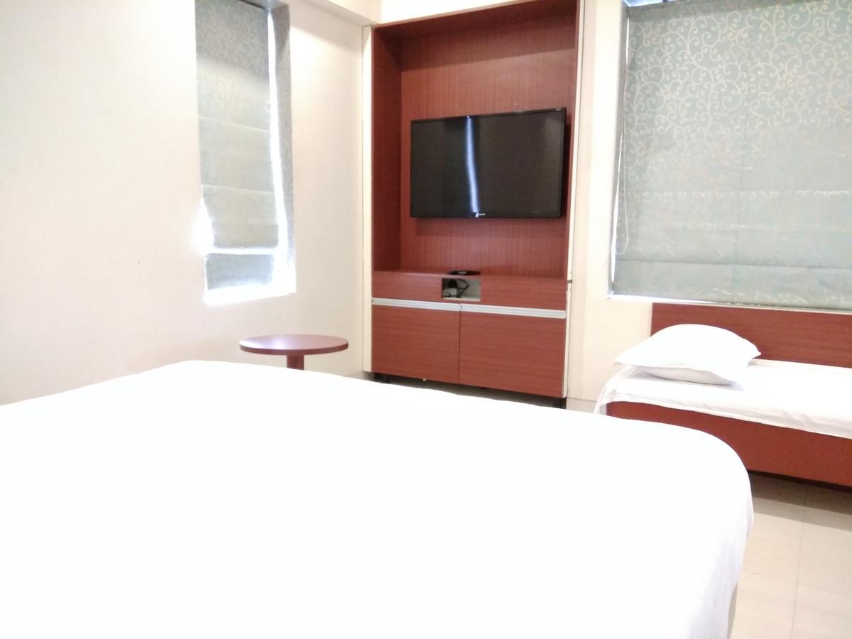 Shreeji Vatika Hotel Surat Buitenkant foto